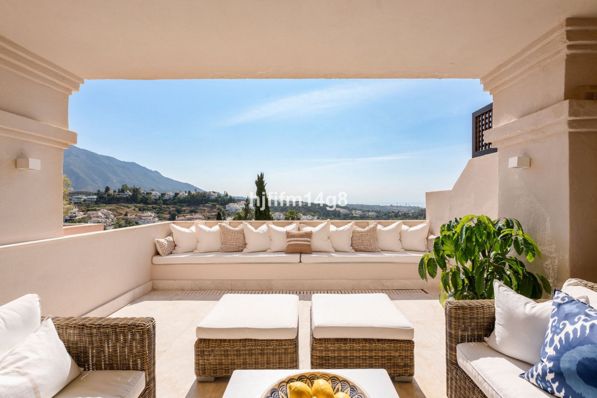 Resale - Apartment - Middle Floor Apartment - Marbella - Nueva Andalucia