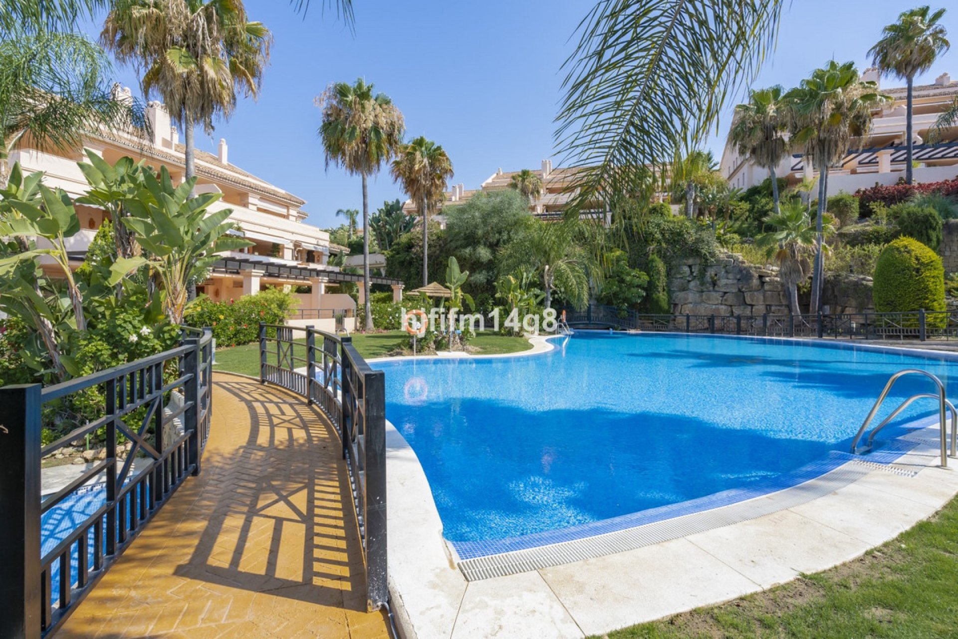Resale - Apartment - Middle Floor Apartment - Marbella - Nueva Andalucia