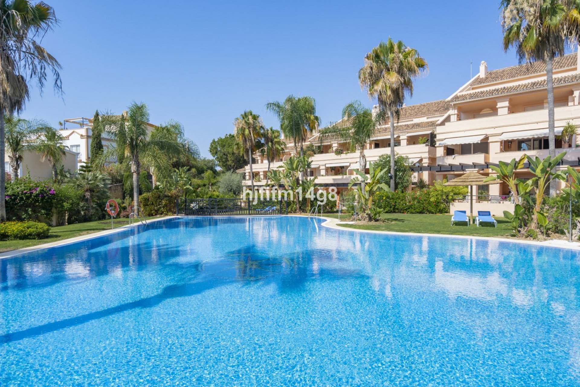 Resale - Apartment - Middle Floor Apartment - Marbella - Nueva Andalucia