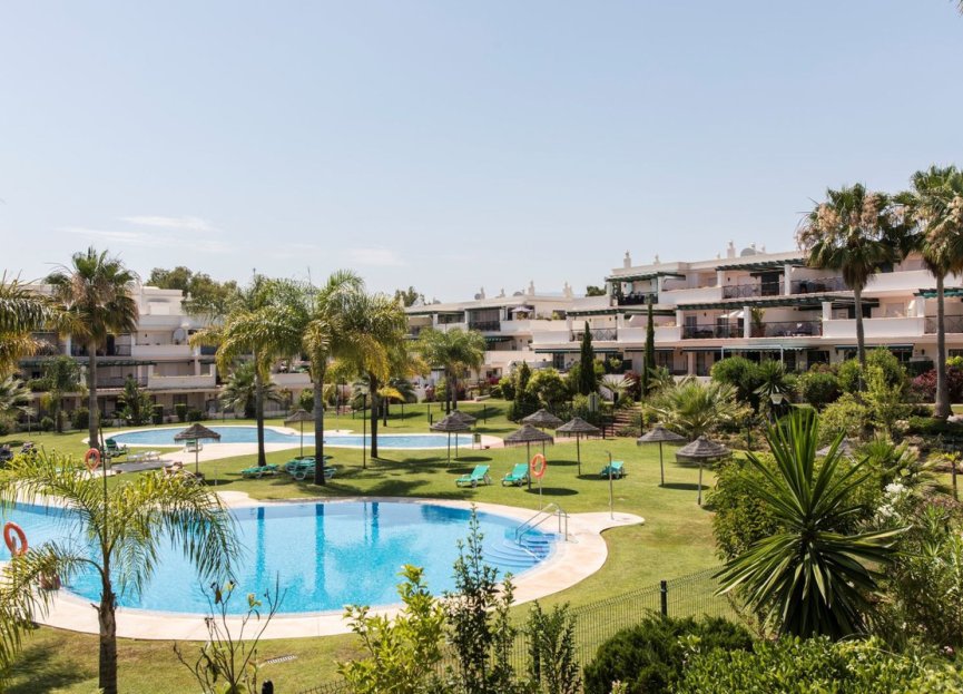 Resale - Apartment - Middle Floor Apartment - Marbella - Nueva Andalucia