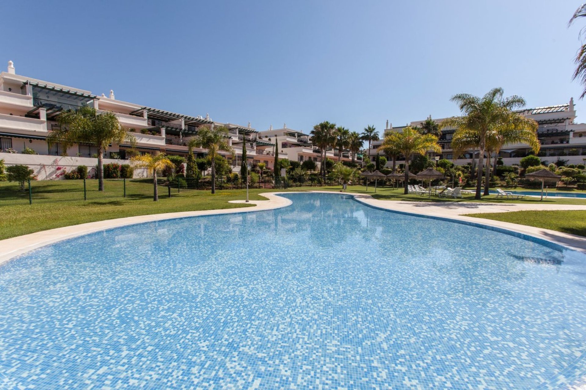 Resale - Apartment - Middle Floor Apartment - Marbella - Nueva Andalucia