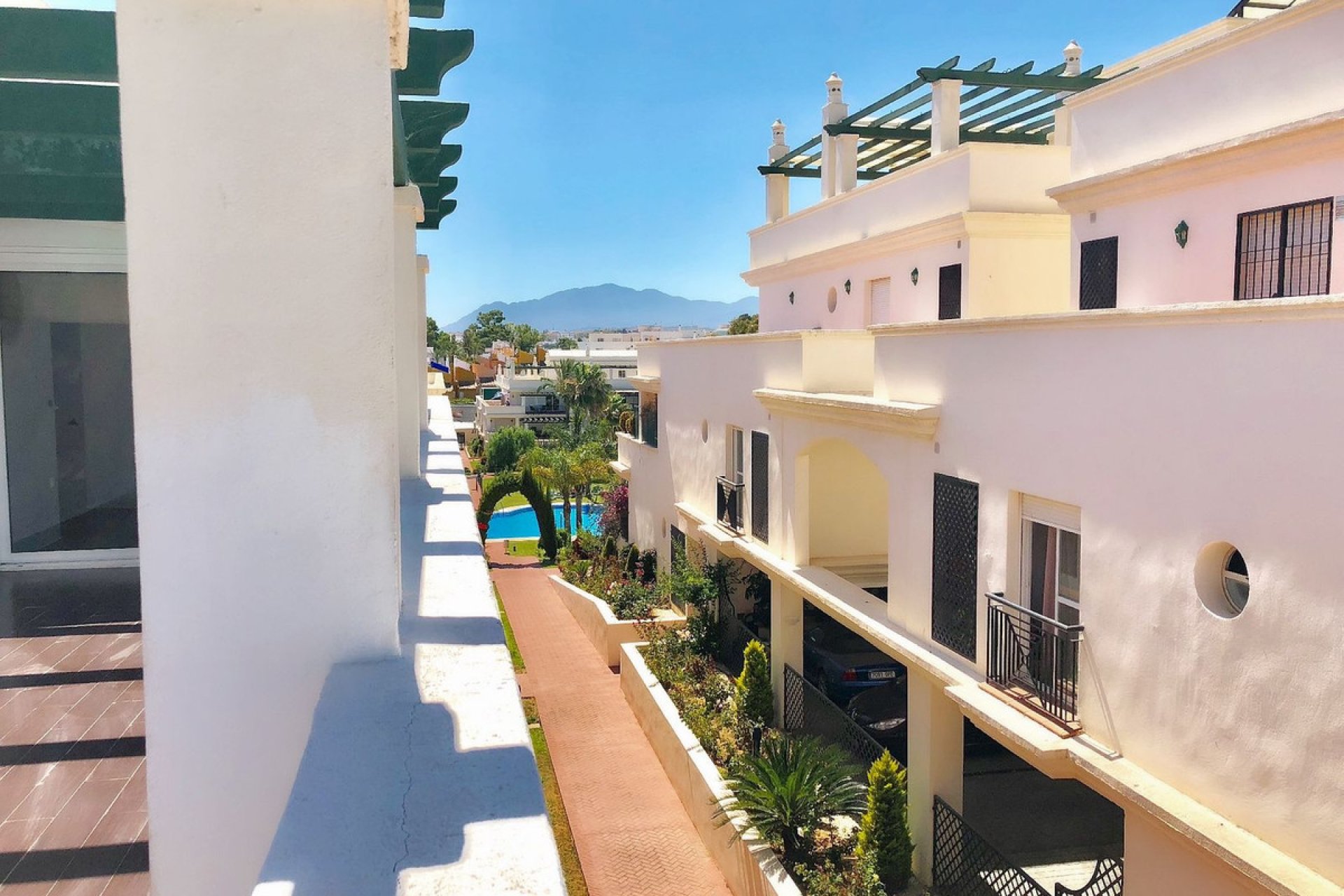 Resale - Apartment - Middle Floor Apartment - Marbella - Nueva Andalucia