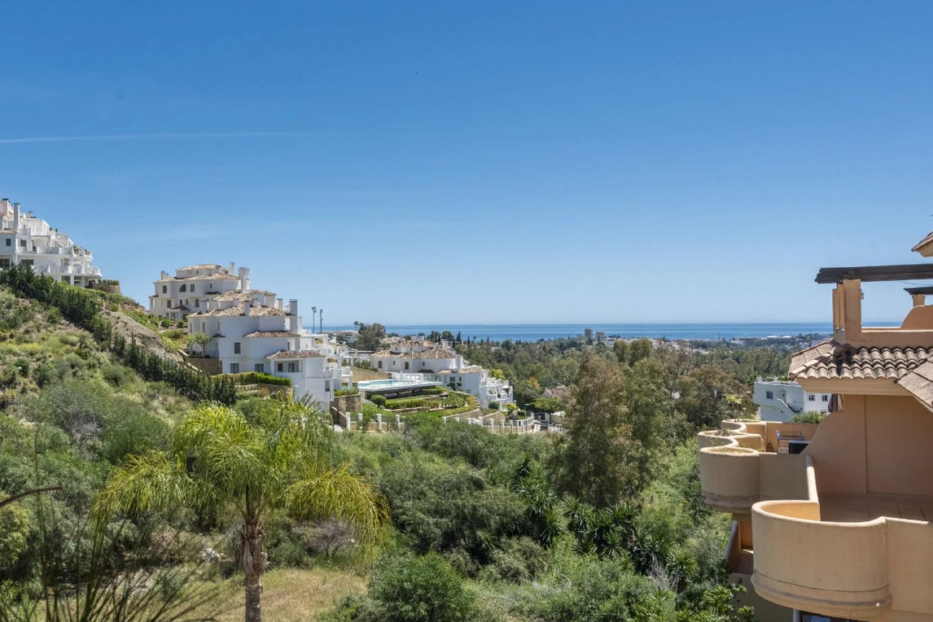 Resale - Apartment - Middle Floor Apartment - Marbella - Nueva Andalucia