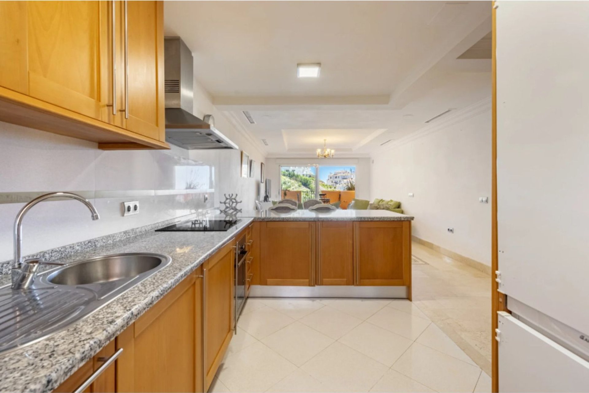 Resale - Apartment - Middle Floor Apartment - Marbella - Nueva Andalucia