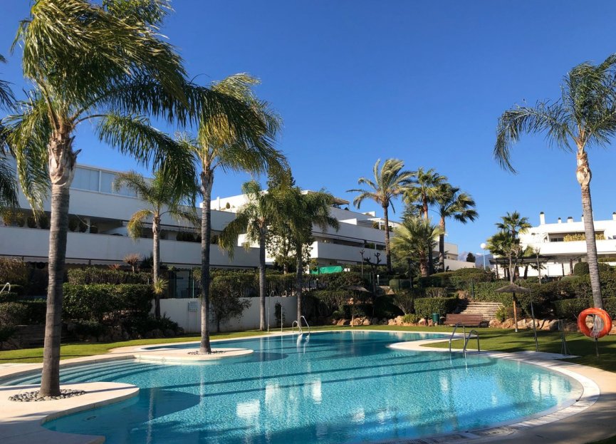 Resale - Apartment - Middle Floor Apartment - Marbella - Nueva Andalucia