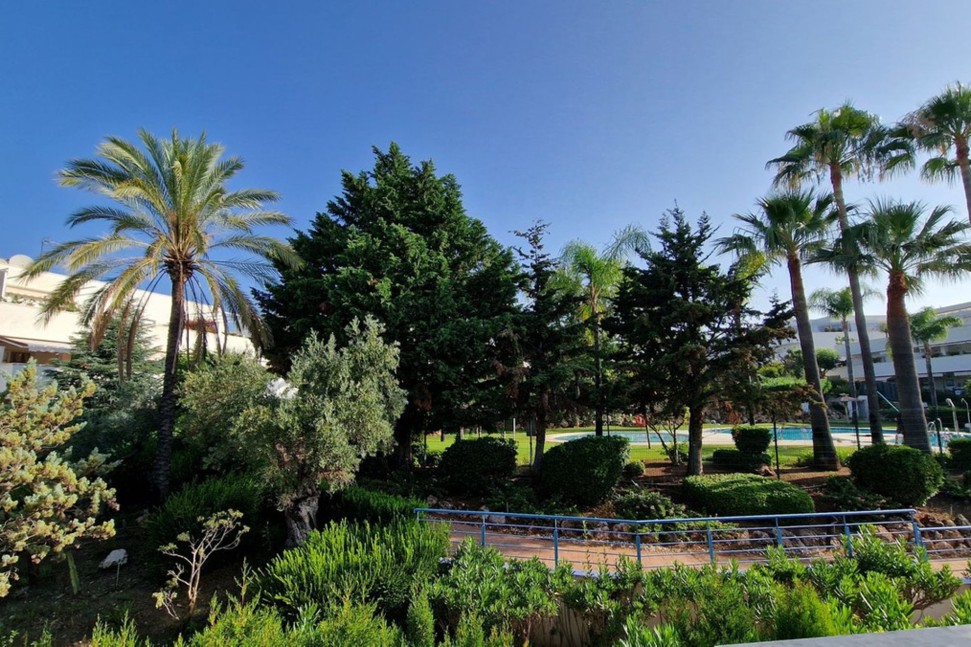 Resale - Apartment - Middle Floor Apartment - Marbella - Nueva Andalucia