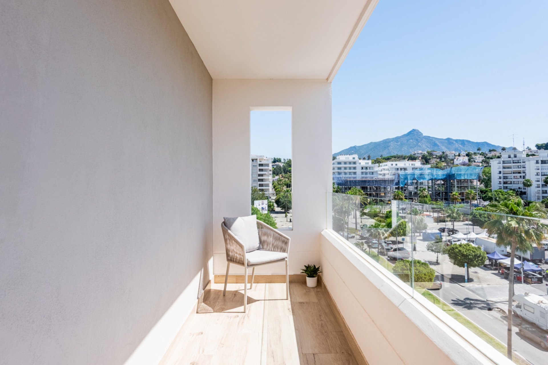 Resale - Apartment - Middle Floor Apartment - Marbella - Nueva Andalucia
