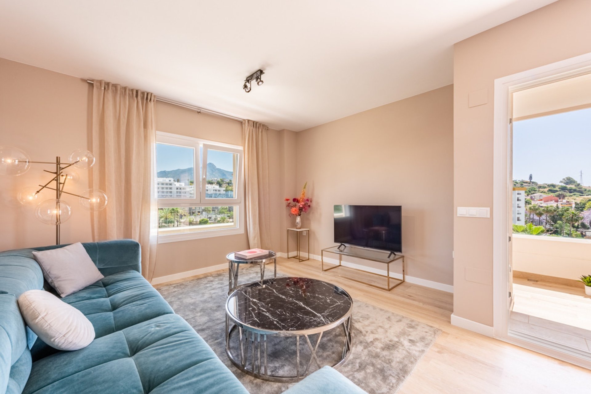 Resale - Apartment - Middle Floor Apartment - Marbella - Nueva Andalucia