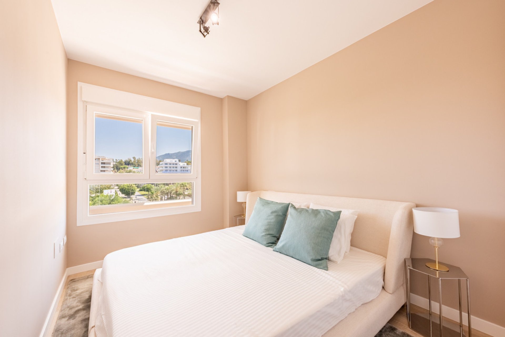 Resale - Apartment - Middle Floor Apartment - Marbella - Nueva Andalucia