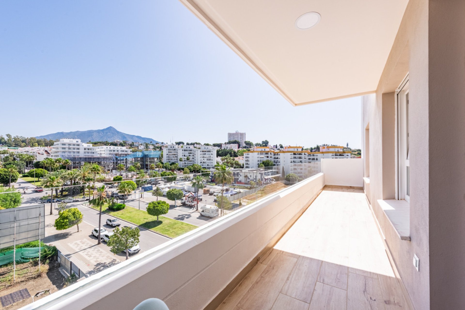 Resale - Apartment - Middle Floor Apartment - Marbella - Nueva Andalucia