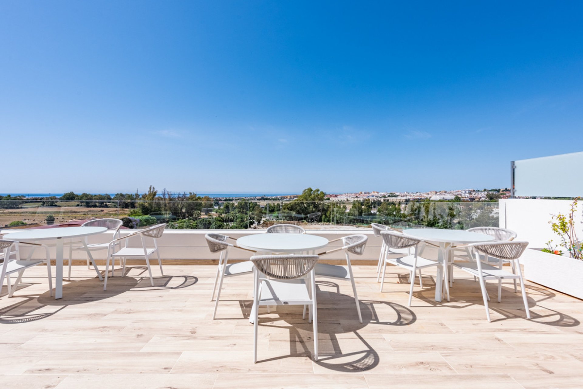 Resale - Apartment - Middle Floor Apartment - Marbella - Nueva Andalucia