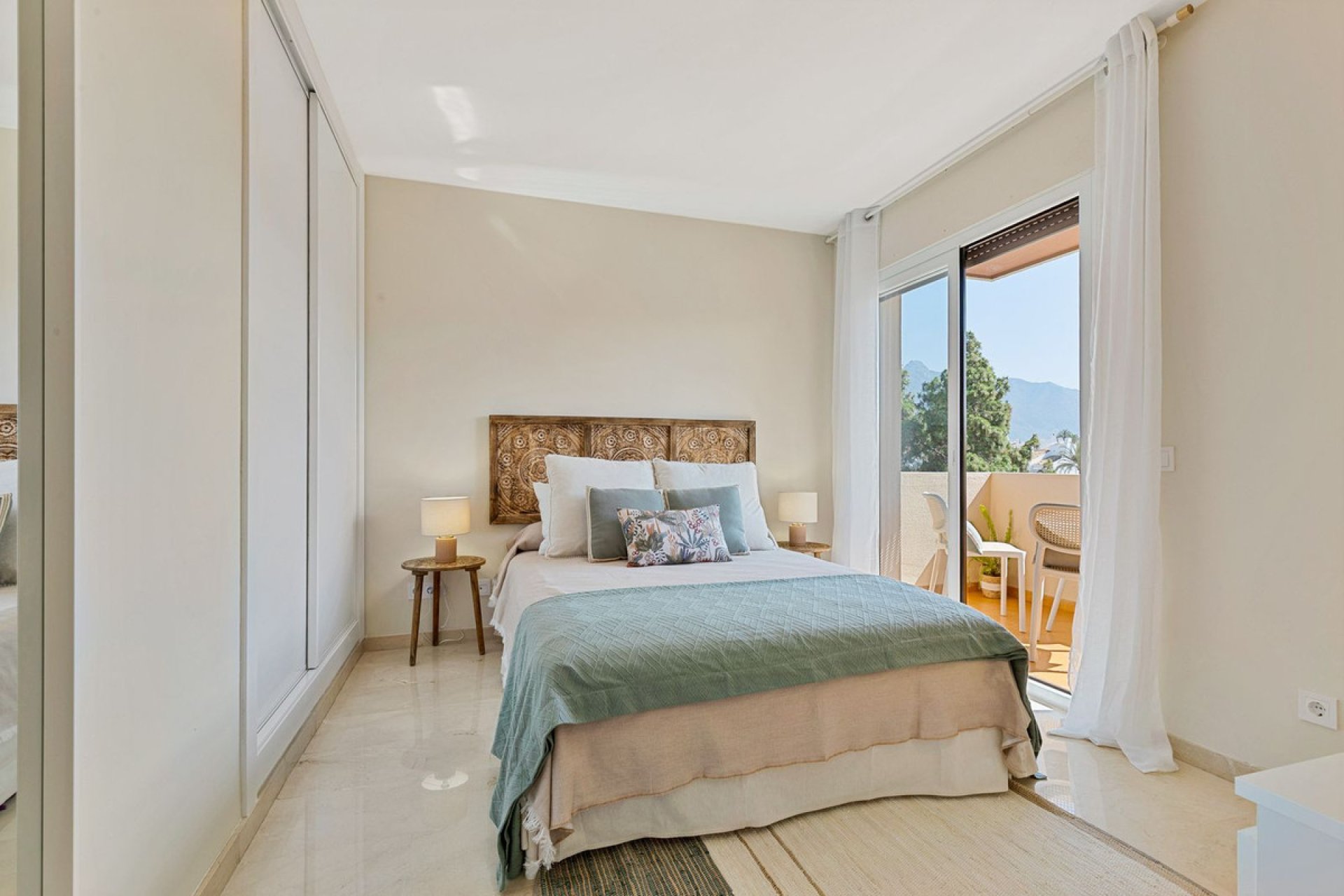 Resale - Apartment - Middle Floor Apartment - Marbella - Nueva Andalucia