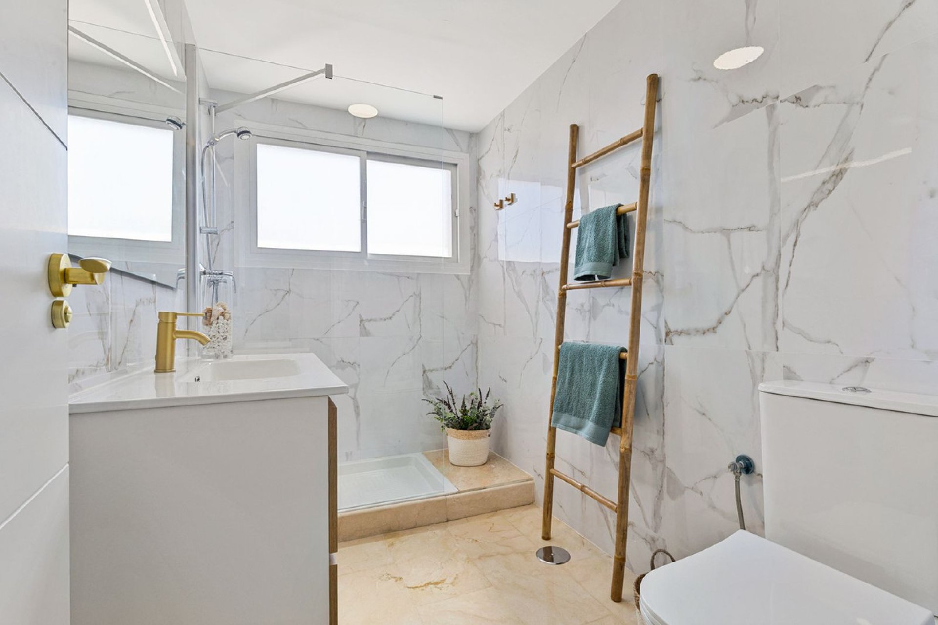 Resale - Apartment - Middle Floor Apartment - Marbella - Nueva Andalucia