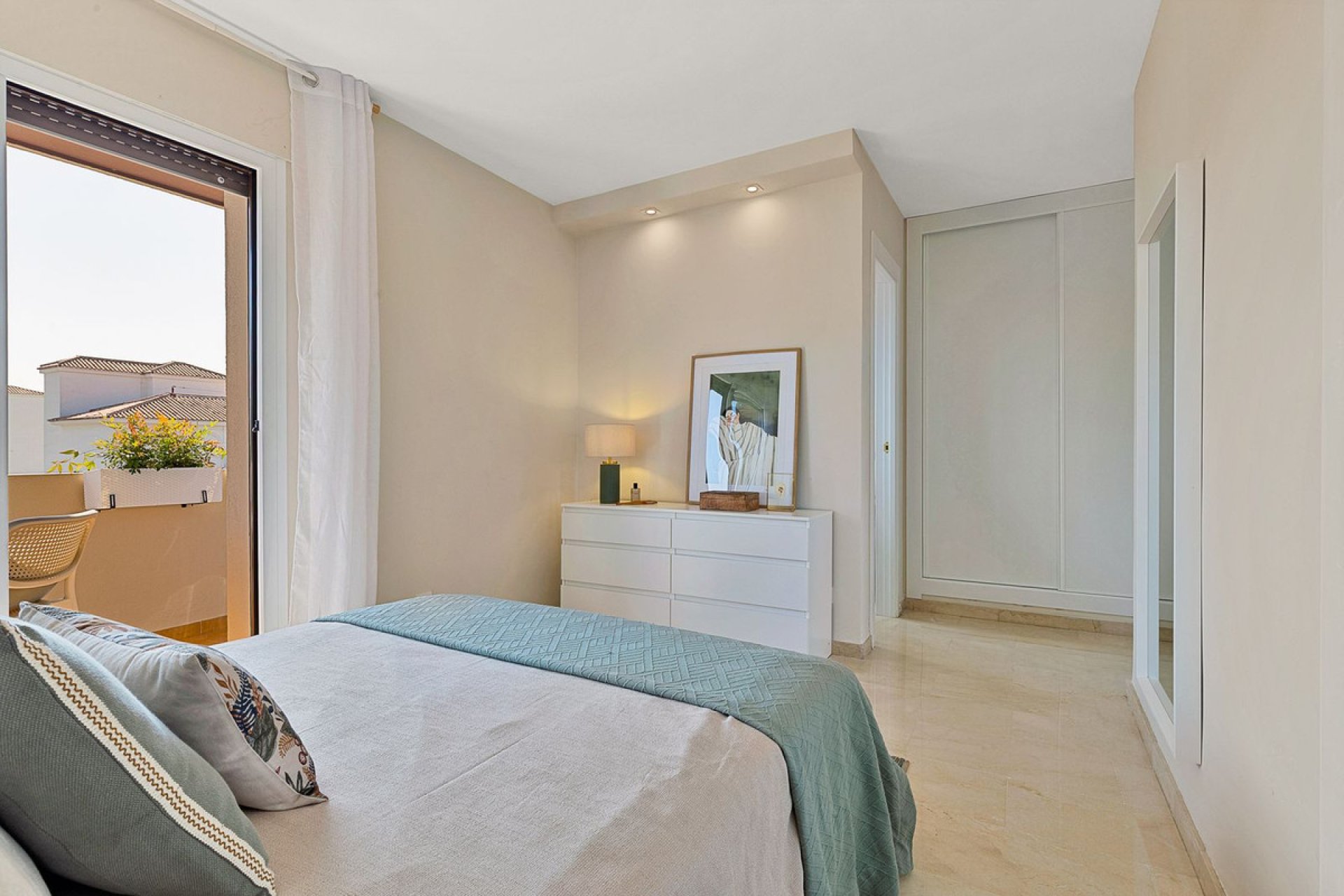 Resale - Apartment - Middle Floor Apartment - Marbella - Nueva Andalucia