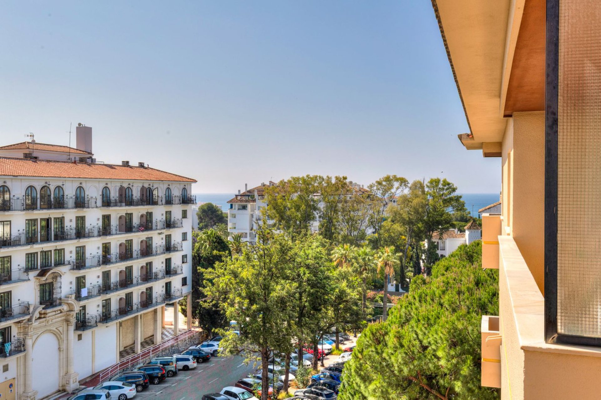 Resale - Apartment - Middle Floor Apartment - Marbella - Nueva Andalucia