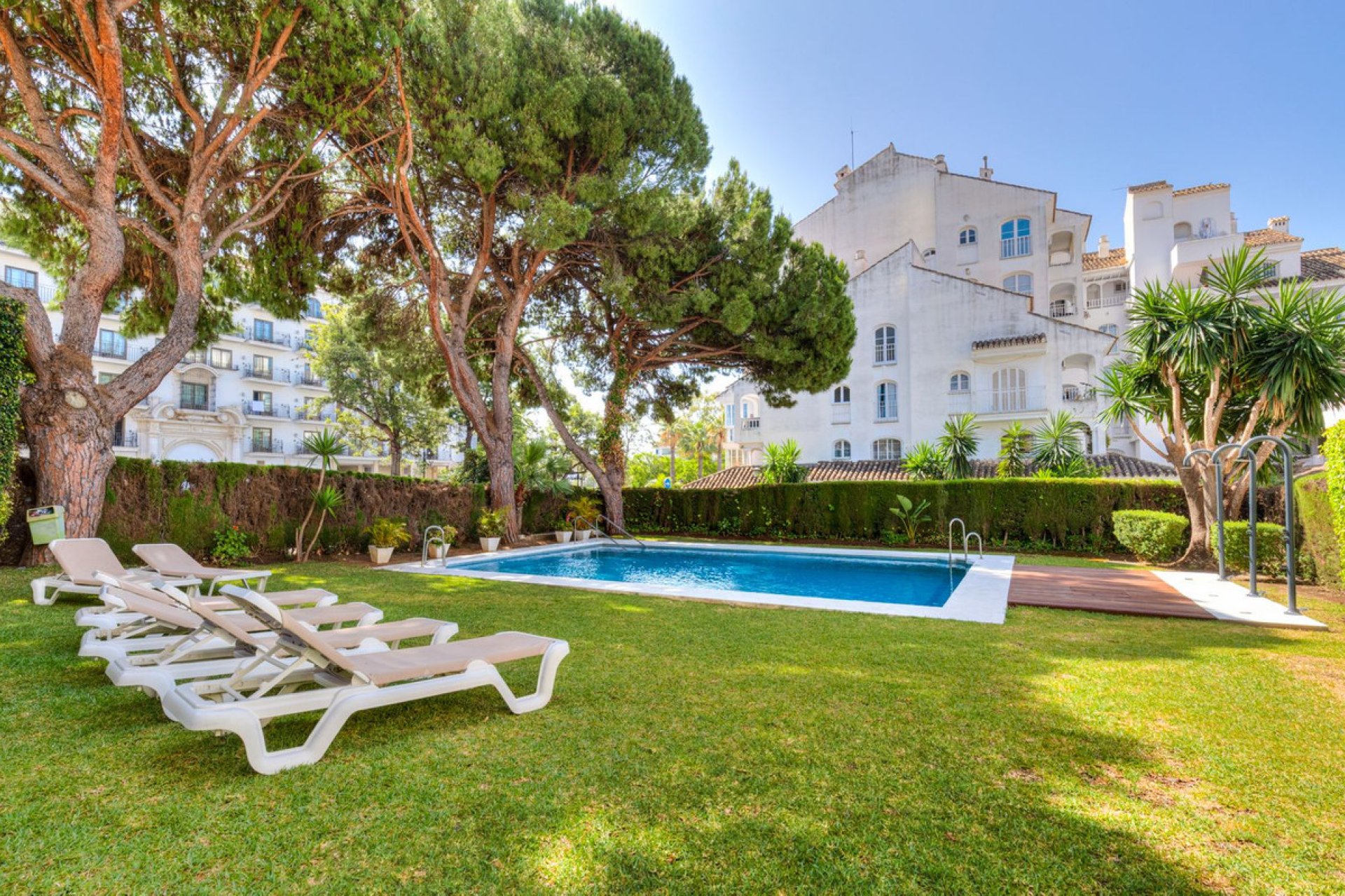 Resale - Apartment - Middle Floor Apartment - Marbella - Nueva Andalucia
