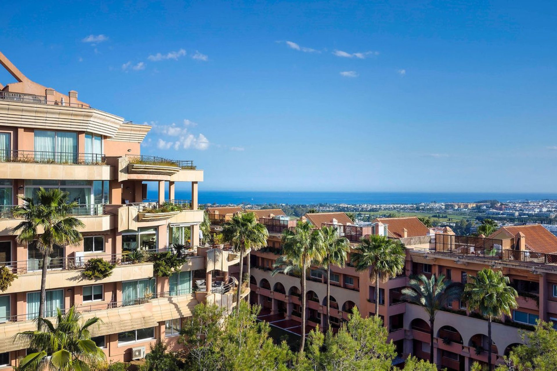 Resale - Apartment - Middle Floor Apartment - Marbella - Nueva Andalucia