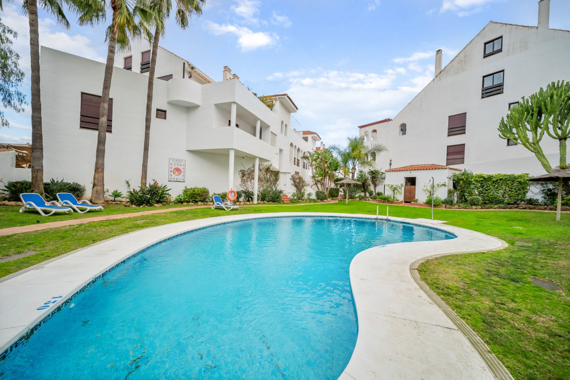 Resale - Apartment - Middle Floor Apartment - Marbella - Nueva Andalucia