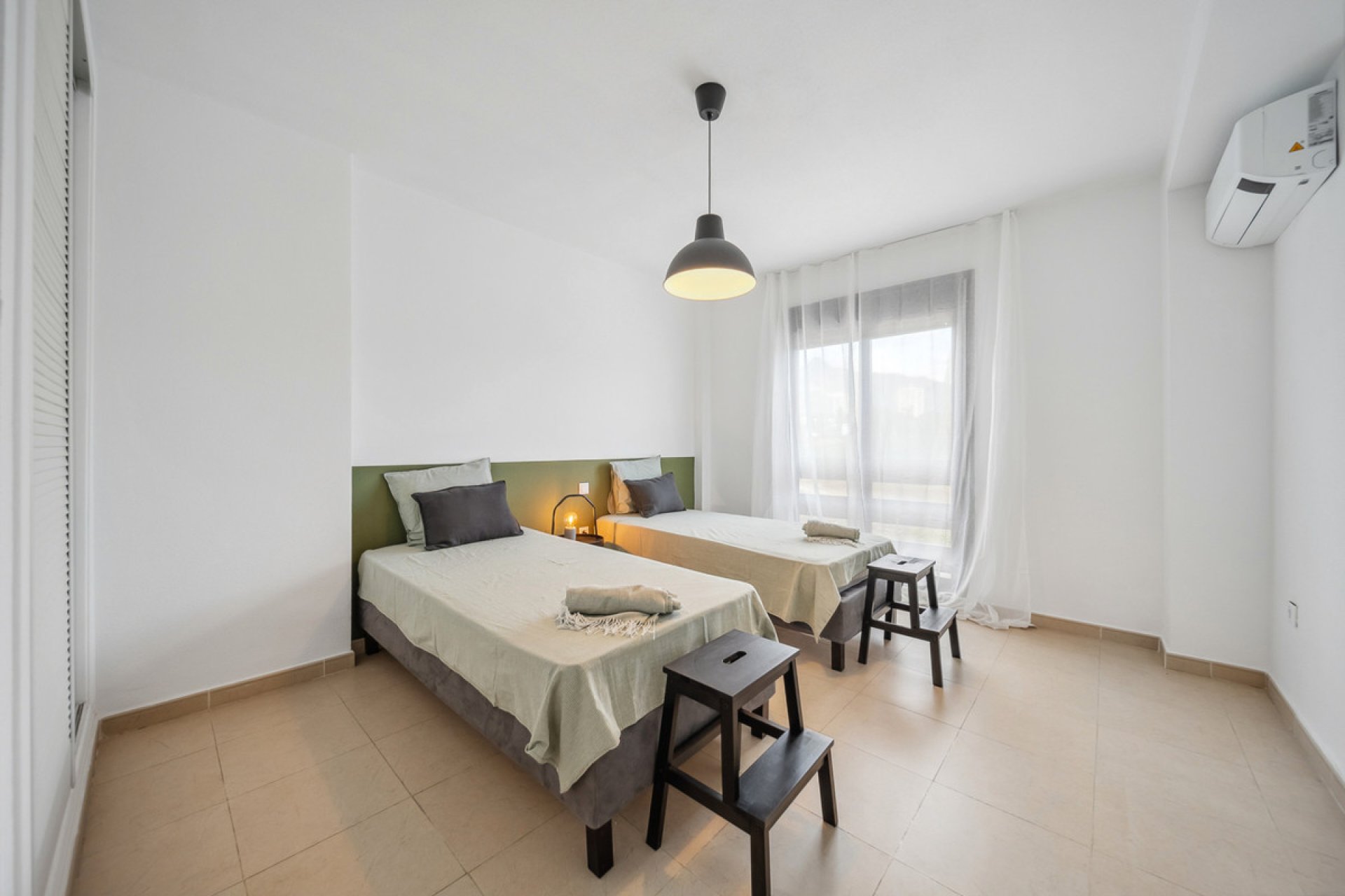 Resale - Apartment - Middle Floor Apartment - Marbella - Nueva Andalucia