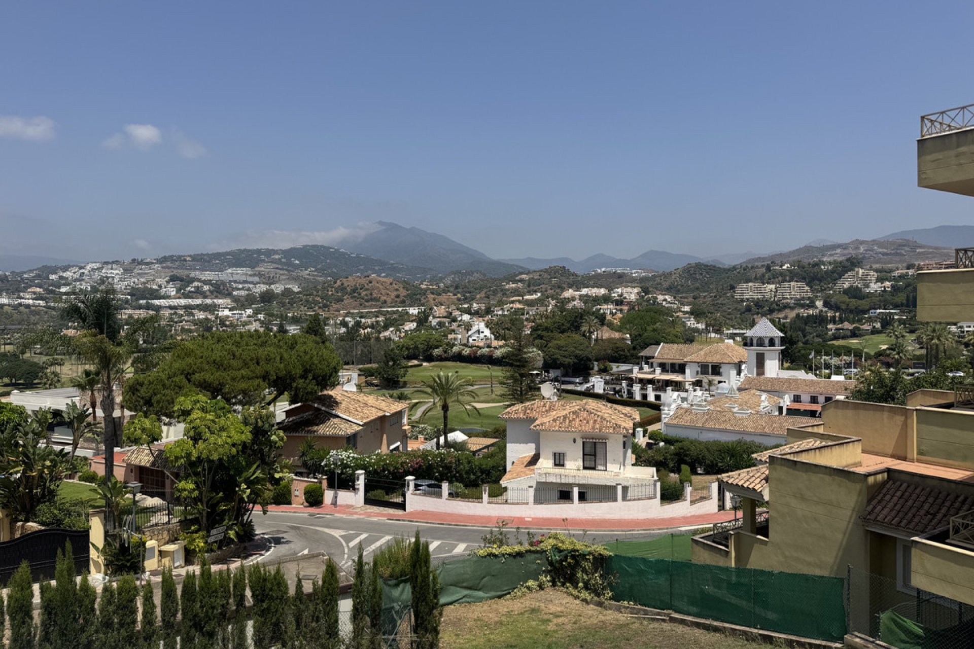 Resale - Apartment - Middle Floor Apartment - Marbella - Nueva Andalucia