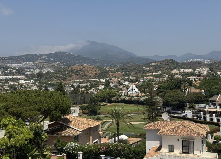 Resale - Apartment - Middle Floor Apartment - Marbella - Nueva Andalucia