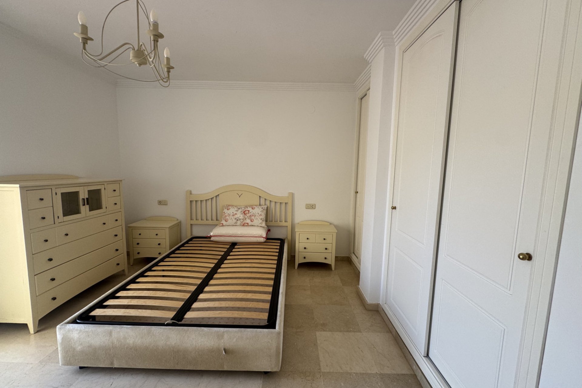 Resale - Apartment - Middle Floor Apartment - Marbella - Nueva Andalucia