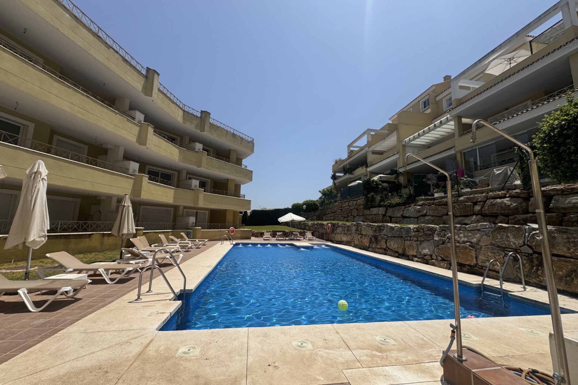Resale - Apartment - Middle Floor Apartment - Marbella - Nueva Andalucia