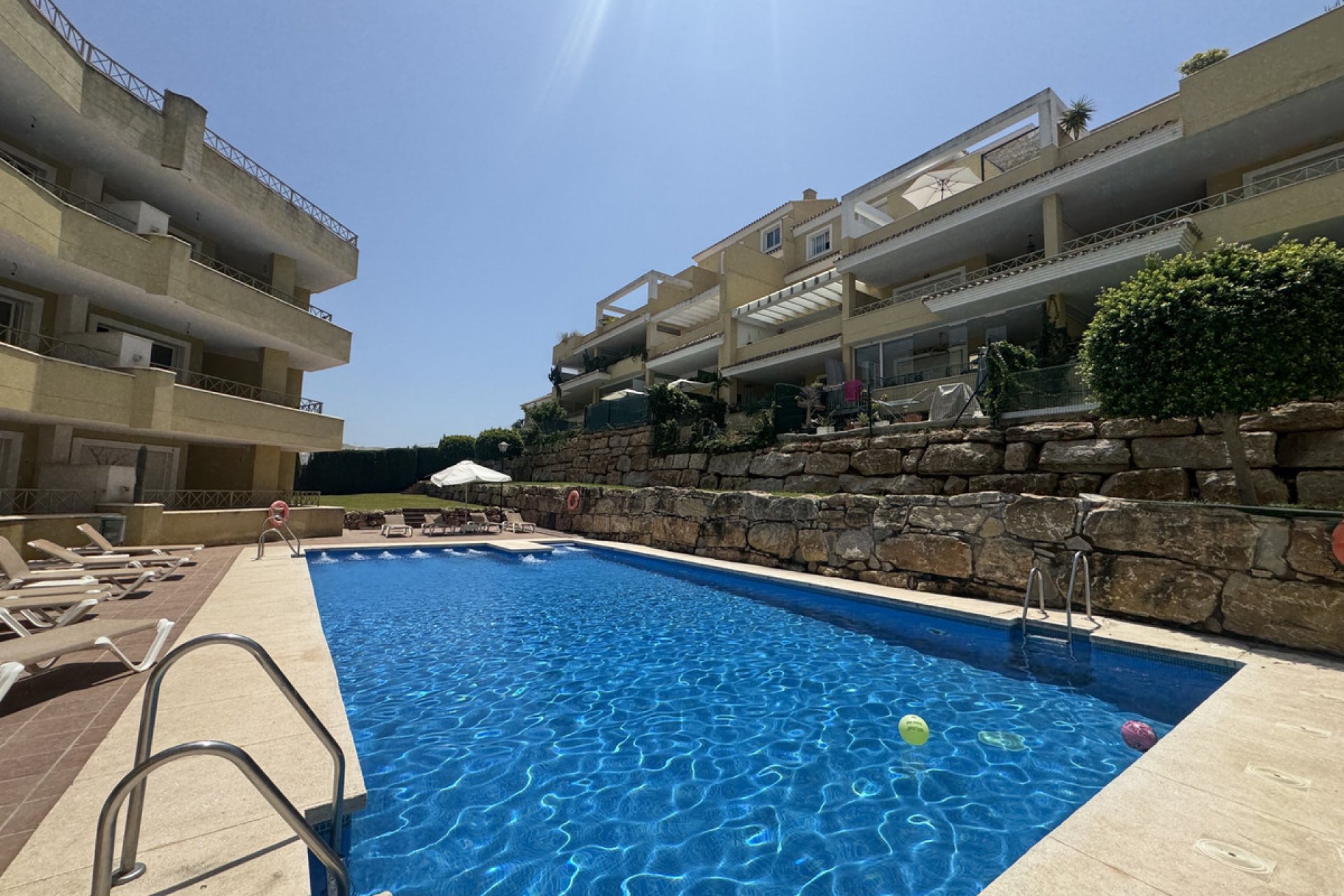 Resale - Apartment - Middle Floor Apartment - Marbella - Nueva Andalucia