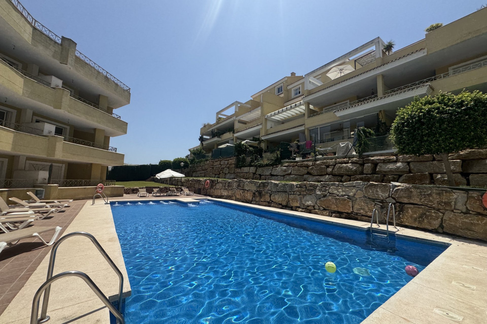 Resale - Apartment - Middle Floor Apartment - Marbella - Nueva Andalucia