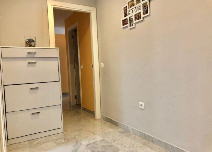 Resale - Apartment - Middle Floor Apartment - Marbella - Nueva Andalucia