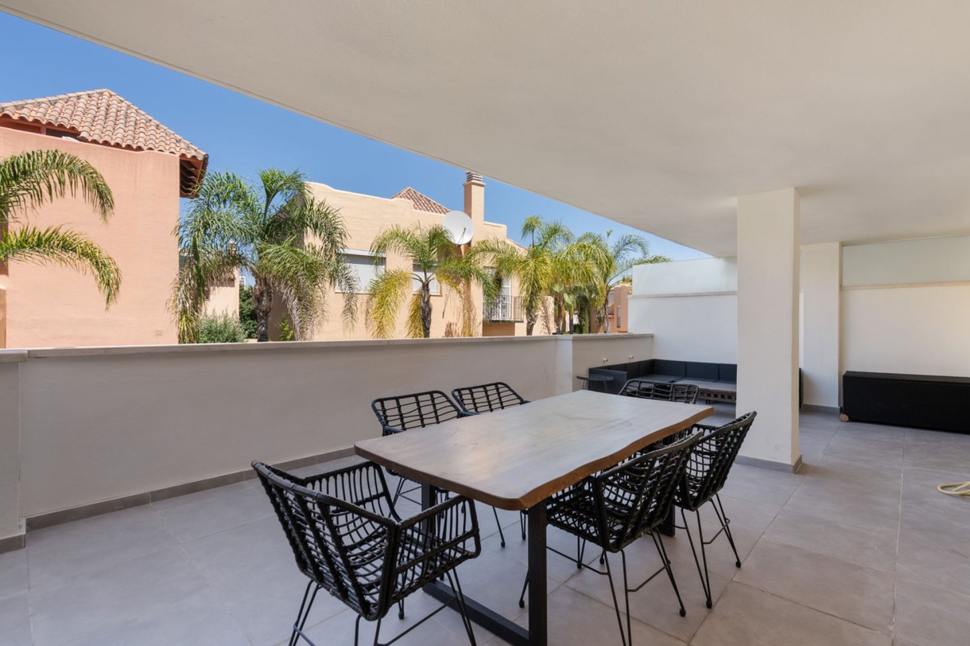 Resale - Apartment - Middle Floor Apartment - Marbella - Nueva Andalucia