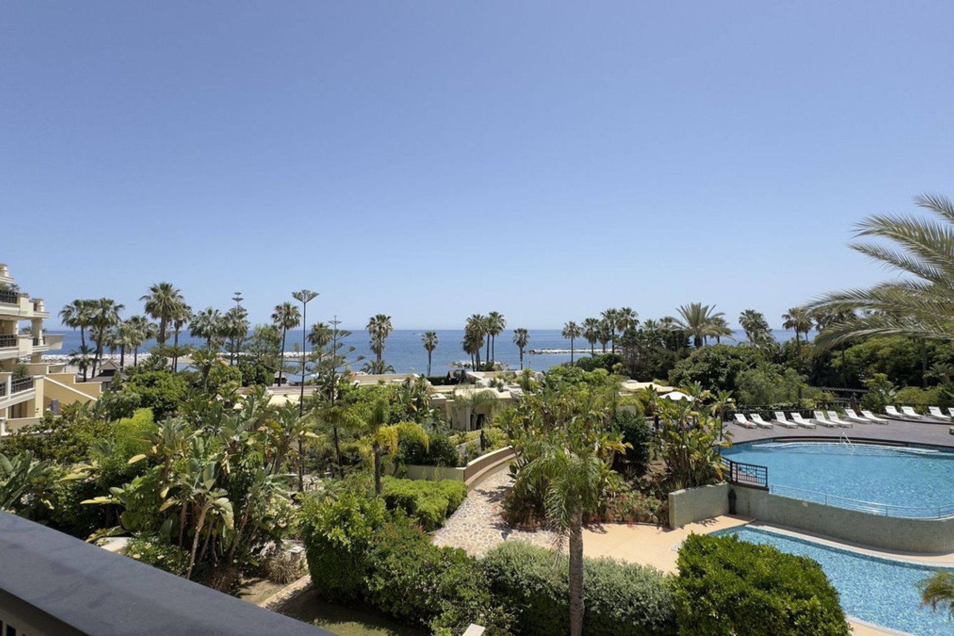 Resale - Apartment - Middle Floor Apartment - Marbella - Puerto Banús