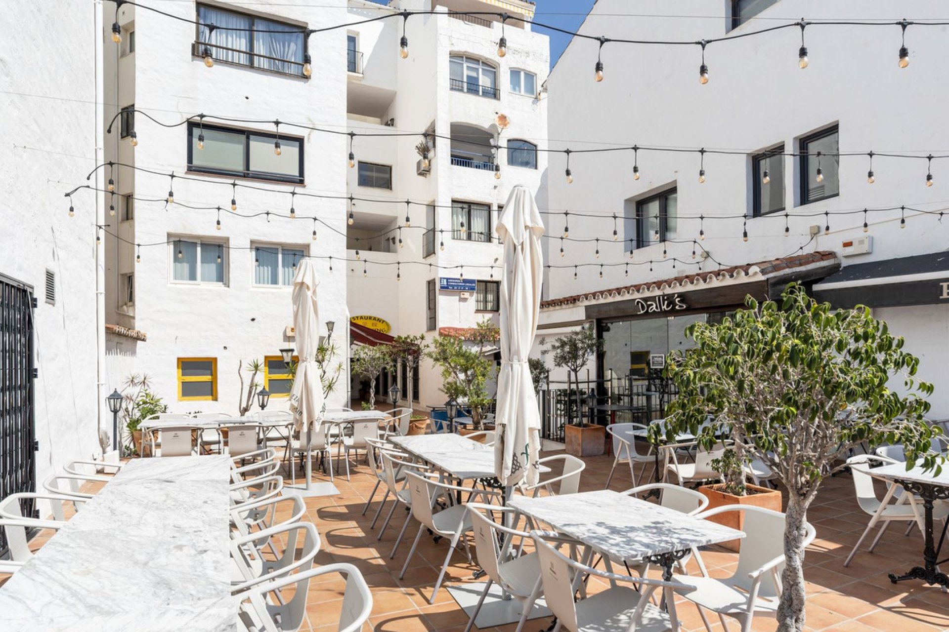 Resale - Apartment - Middle Floor Apartment - Marbella - Puerto Banús