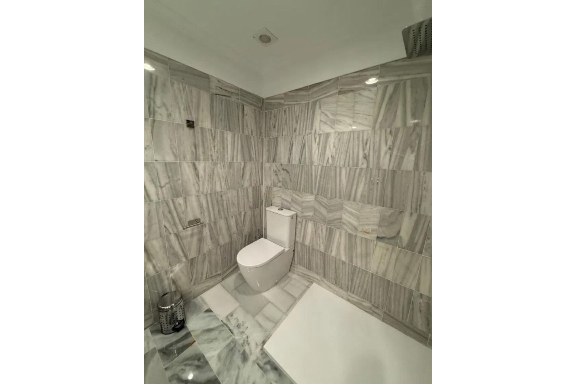 Resale - Apartment - Middle Floor Apartment - Marbella - Puerto Banús