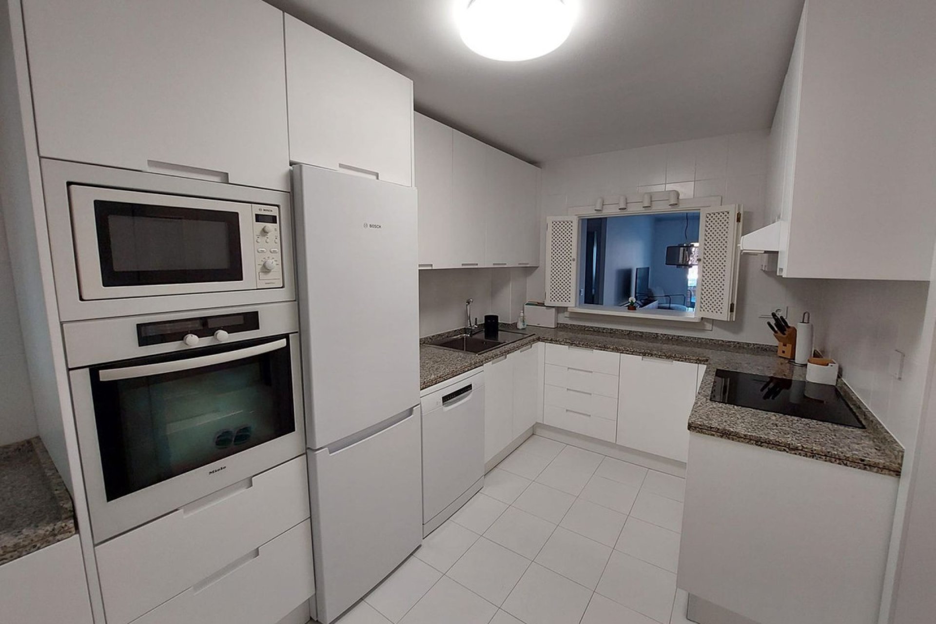 Resale - Apartment - Middle Floor Apartment - Marbella - Puerto Banús