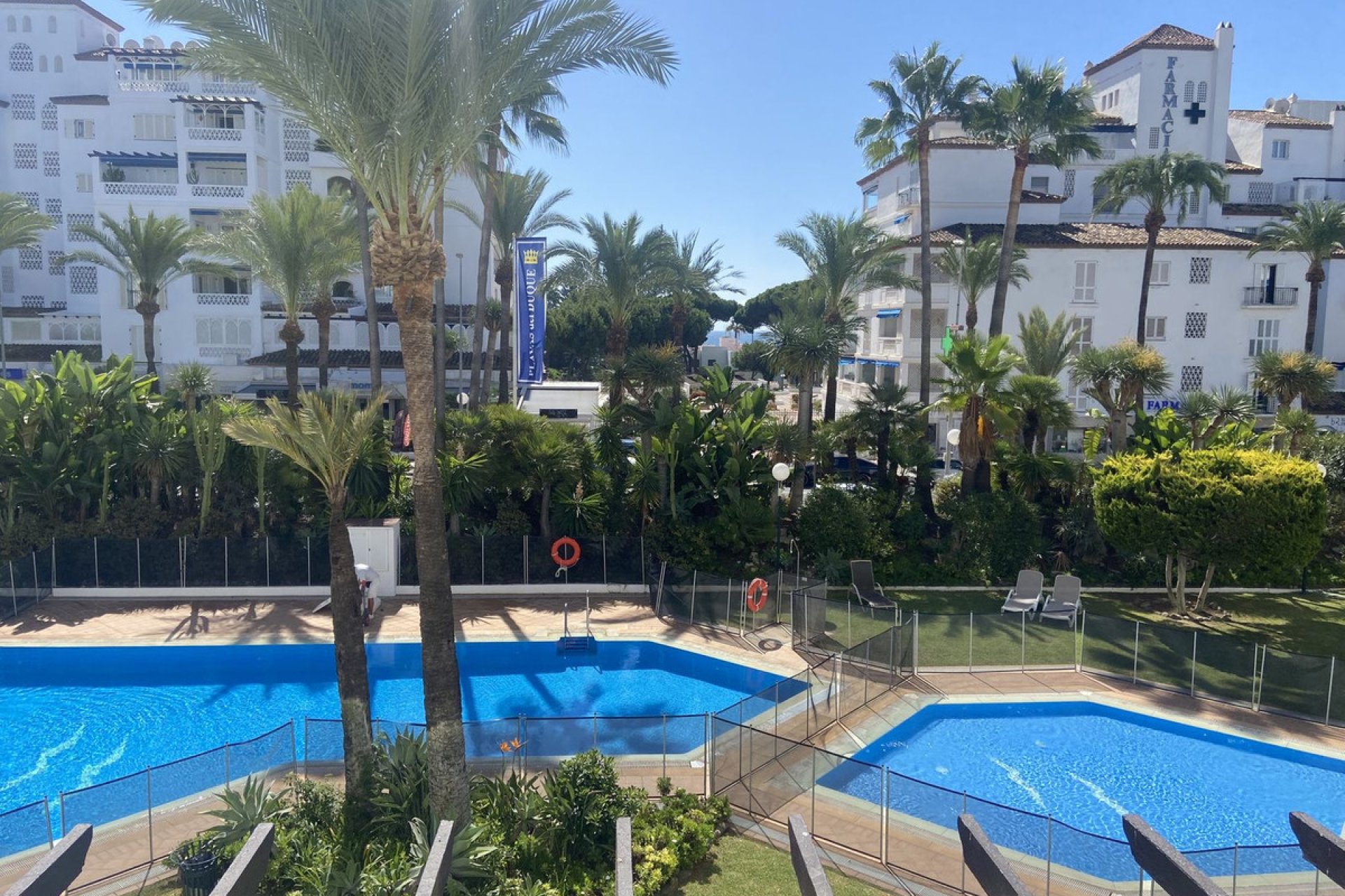 Resale - Apartment - Middle Floor Apartment - Marbella - Puerto Banús