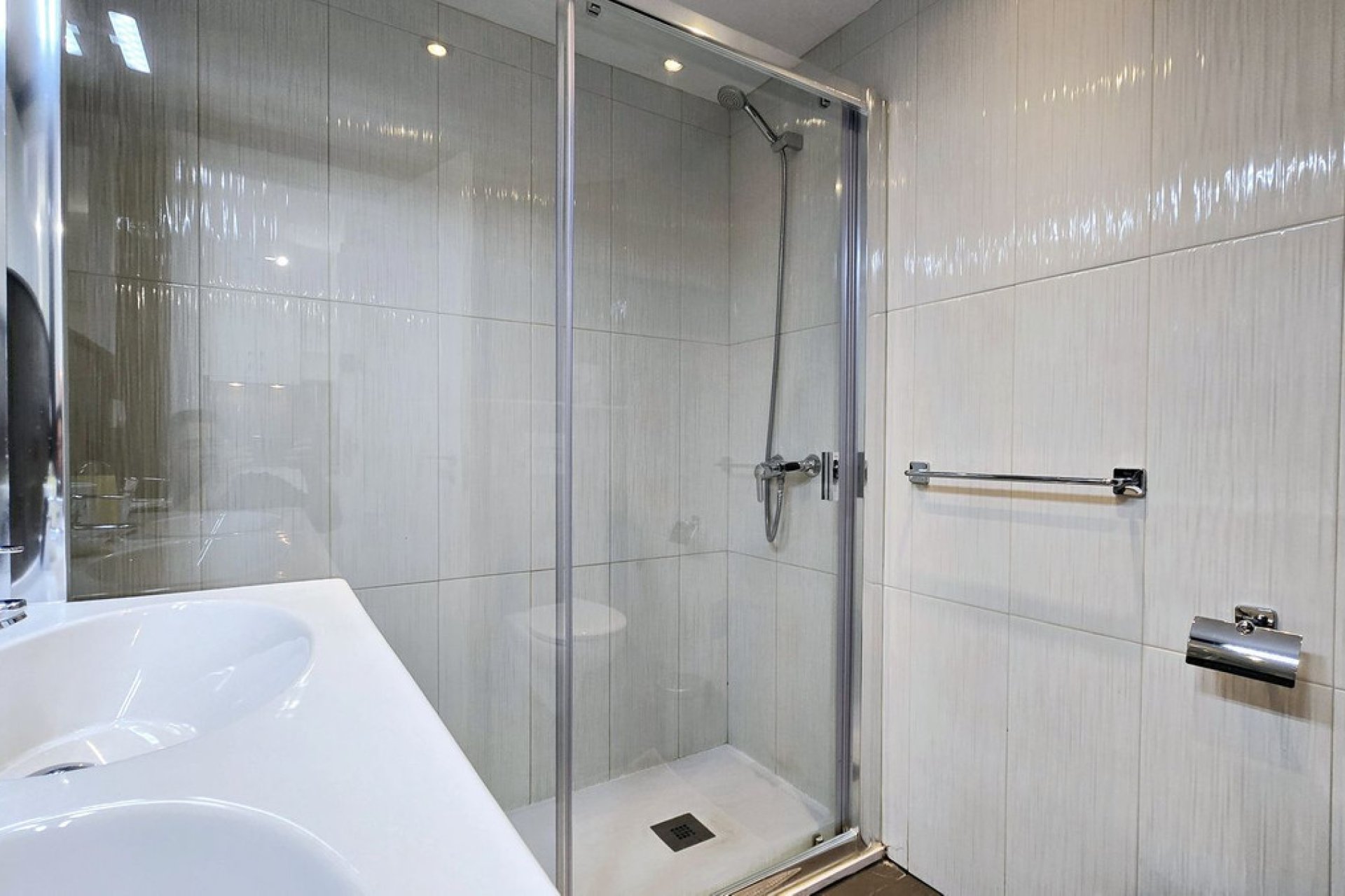 Resale - Apartment - Middle Floor Apartment - Marbella - Puerto Banús