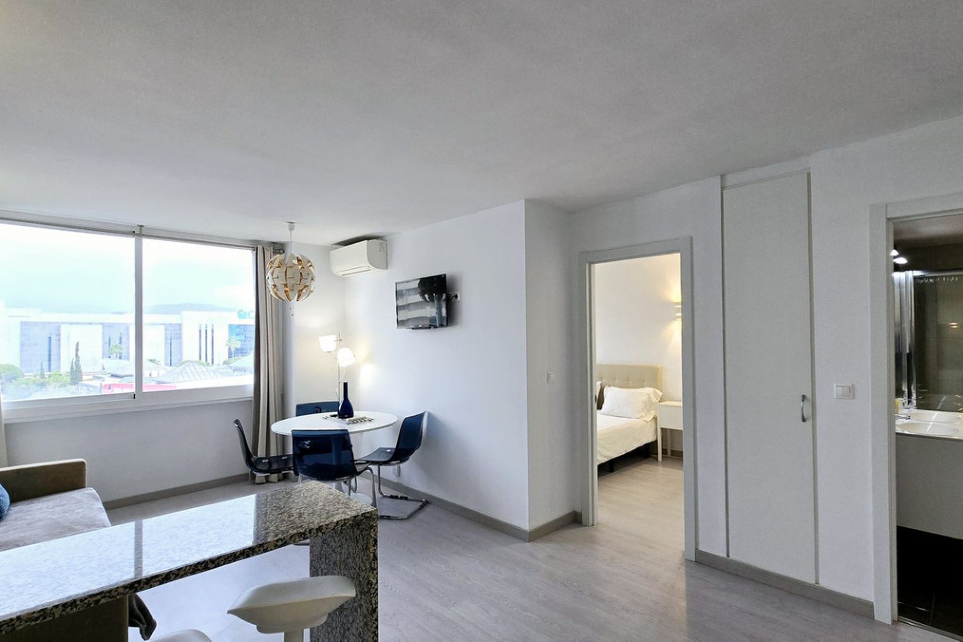 Resale - Apartment - Middle Floor Apartment - Marbella - Puerto Banús