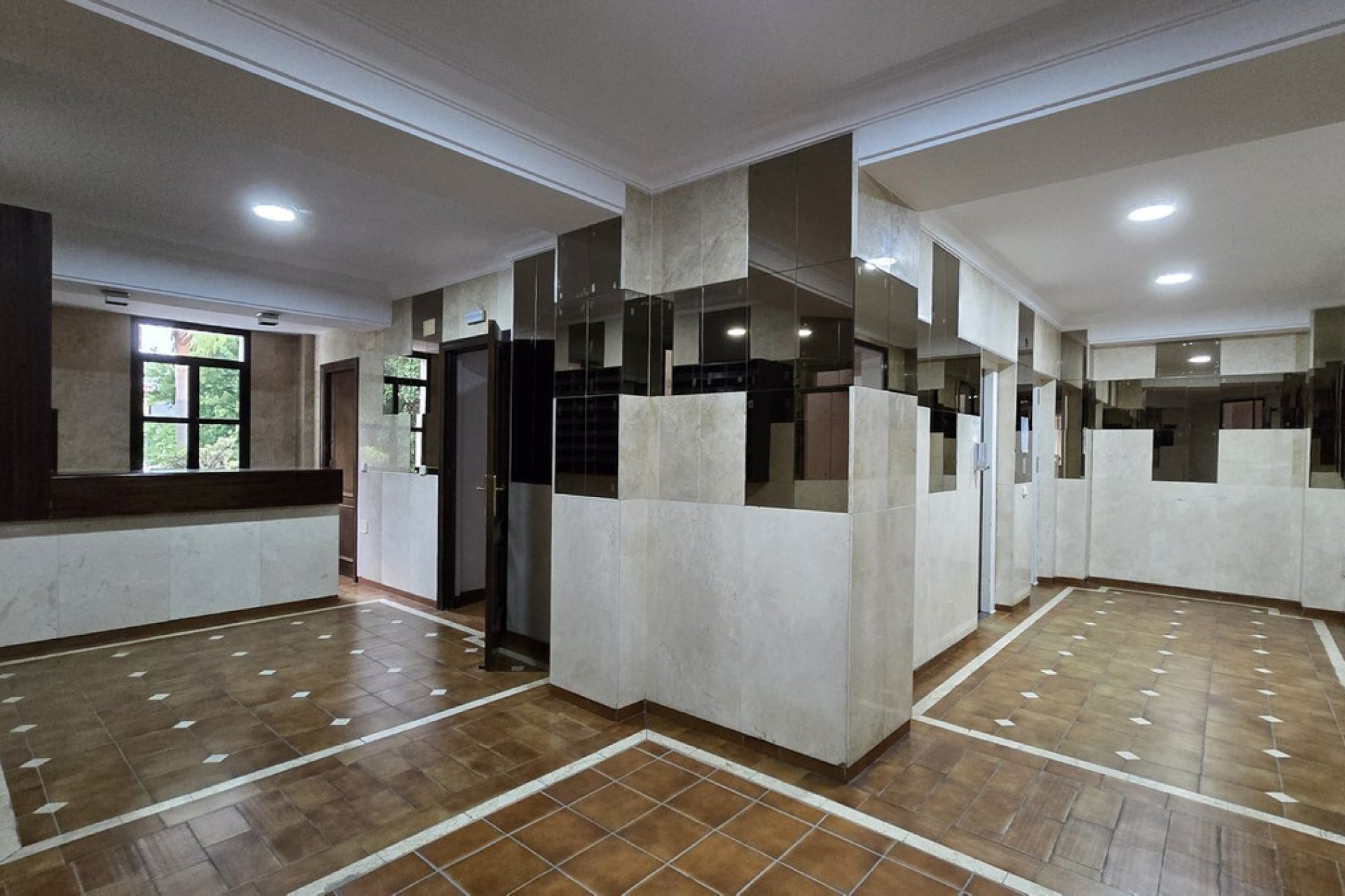 Resale - Apartment - Middle Floor Apartment - Marbella - Puerto Banús