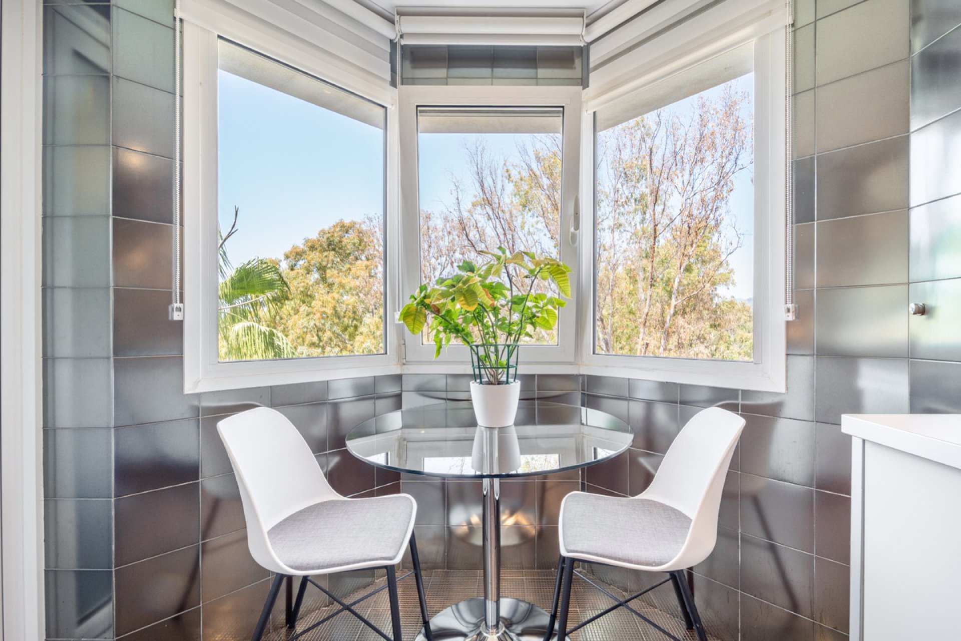 Resale - Apartment - Middle Floor Apartment - Marbella - Puerto Banús