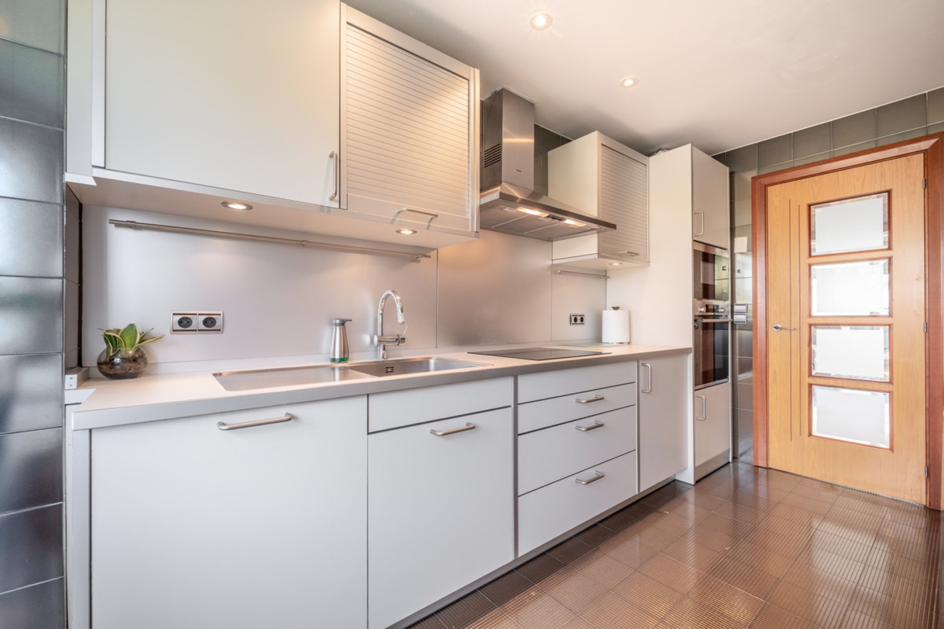 Resale - Apartment - Middle Floor Apartment - Marbella - Puerto Banús