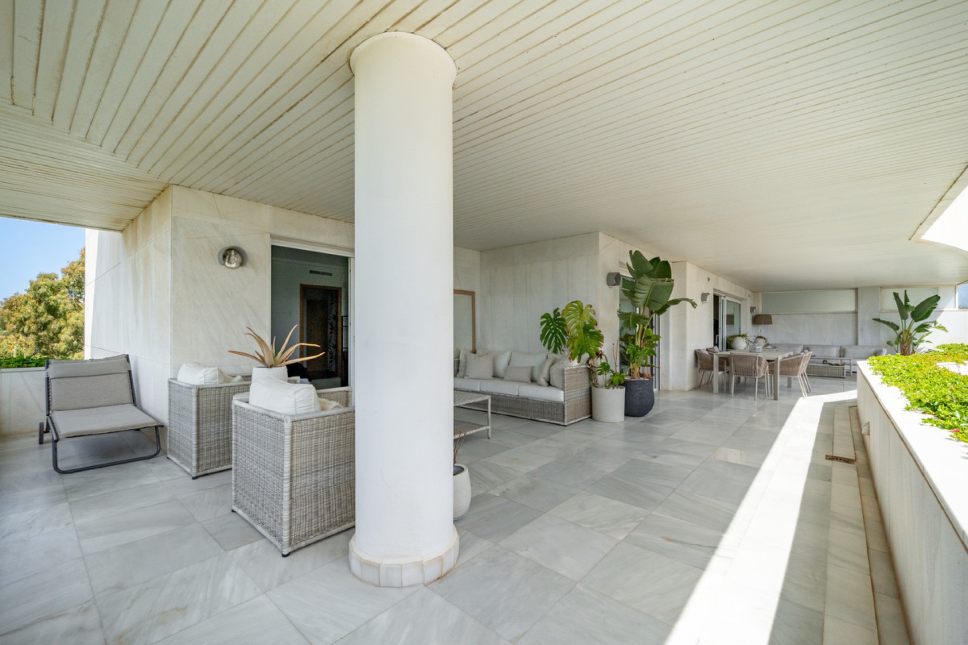 Resale - Apartment - Middle Floor Apartment - Marbella - Puerto Banús