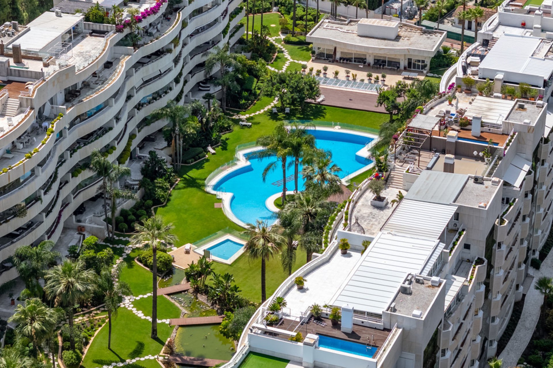 Resale - Apartment - Middle Floor Apartment - Marbella - Puerto Banús