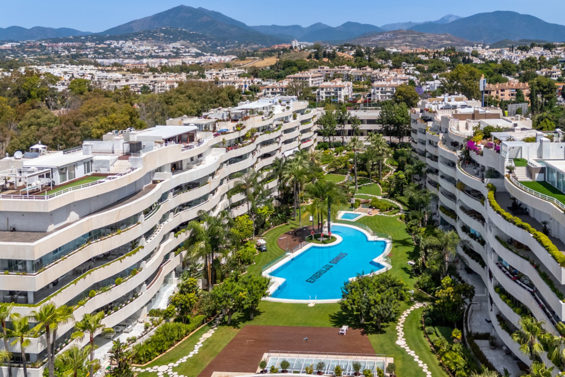 Resale - Apartment - Middle Floor Apartment - Marbella - Puerto Banús