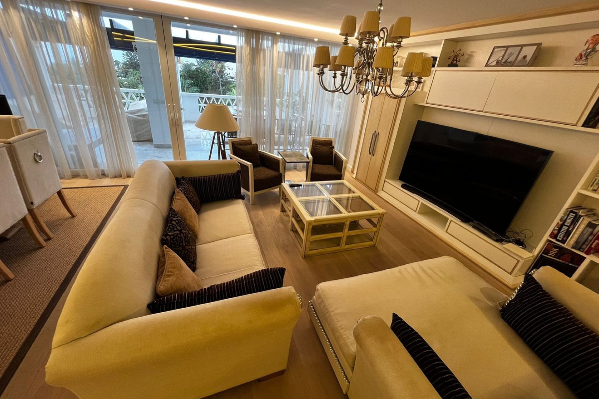 Resale - Apartment - Middle Floor Apartment - Marbella - Puerto Banús