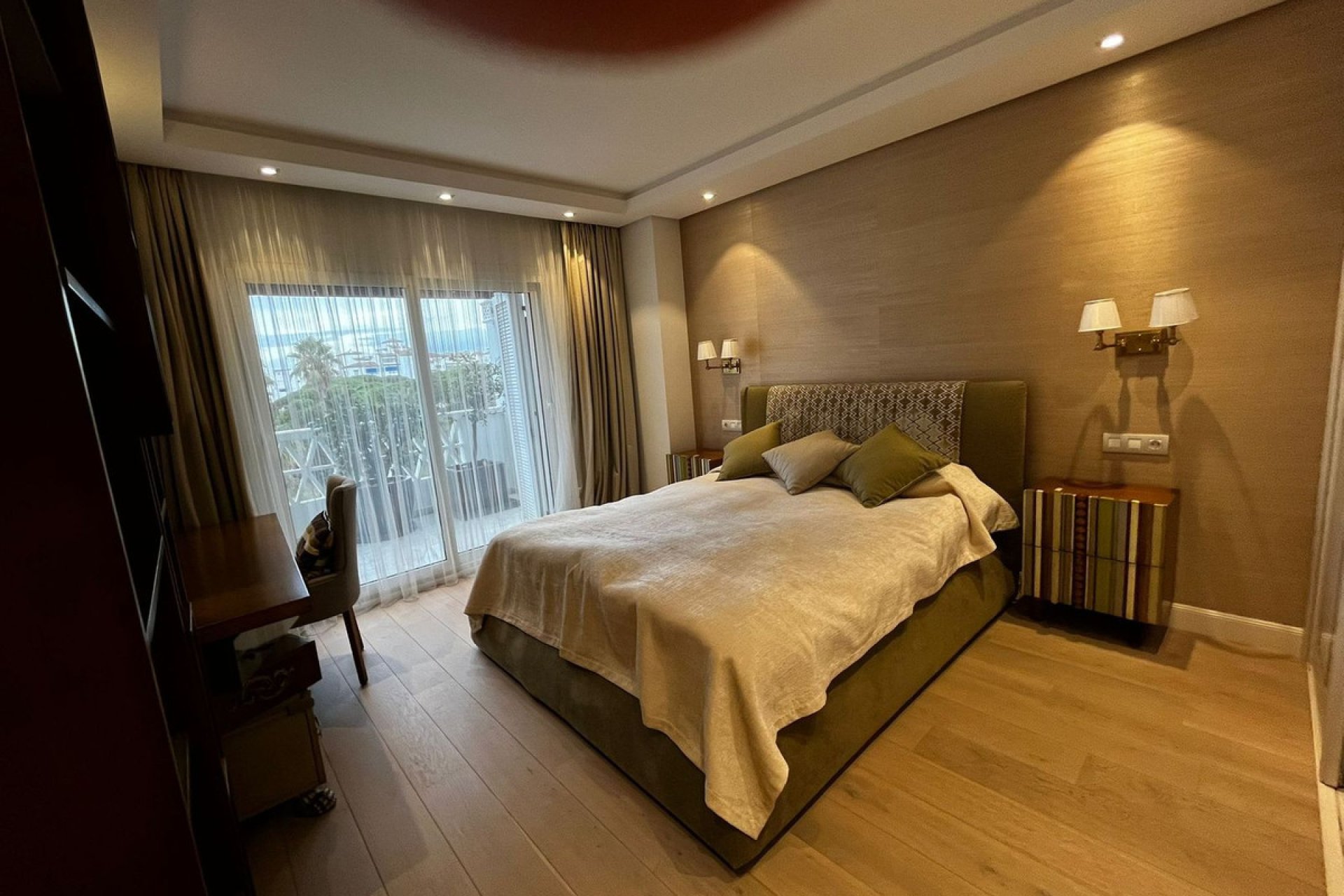 Resale - Apartment - Middle Floor Apartment - Marbella - Puerto Banús