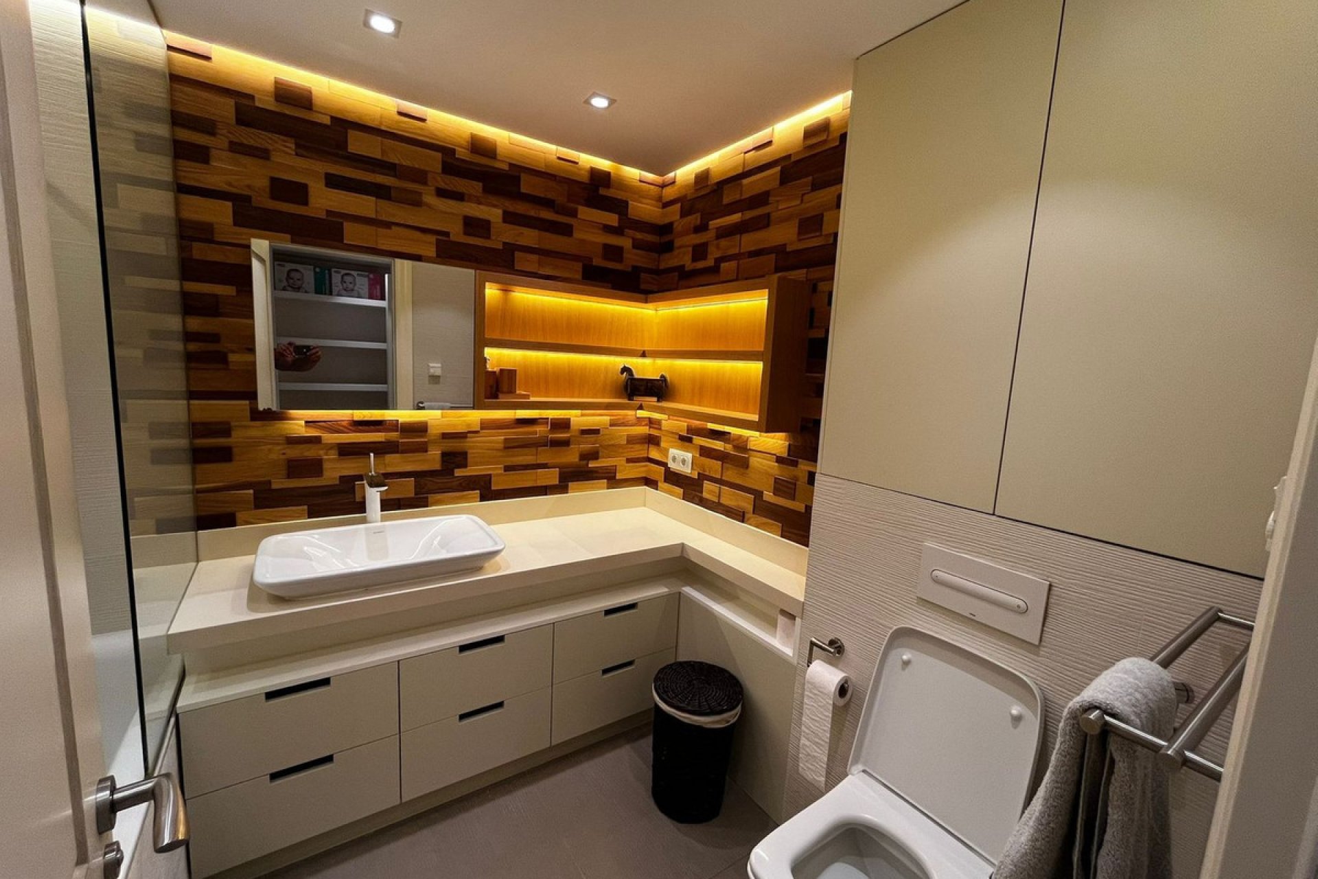 Resale - Apartment - Middle Floor Apartment - Marbella - Puerto Banús