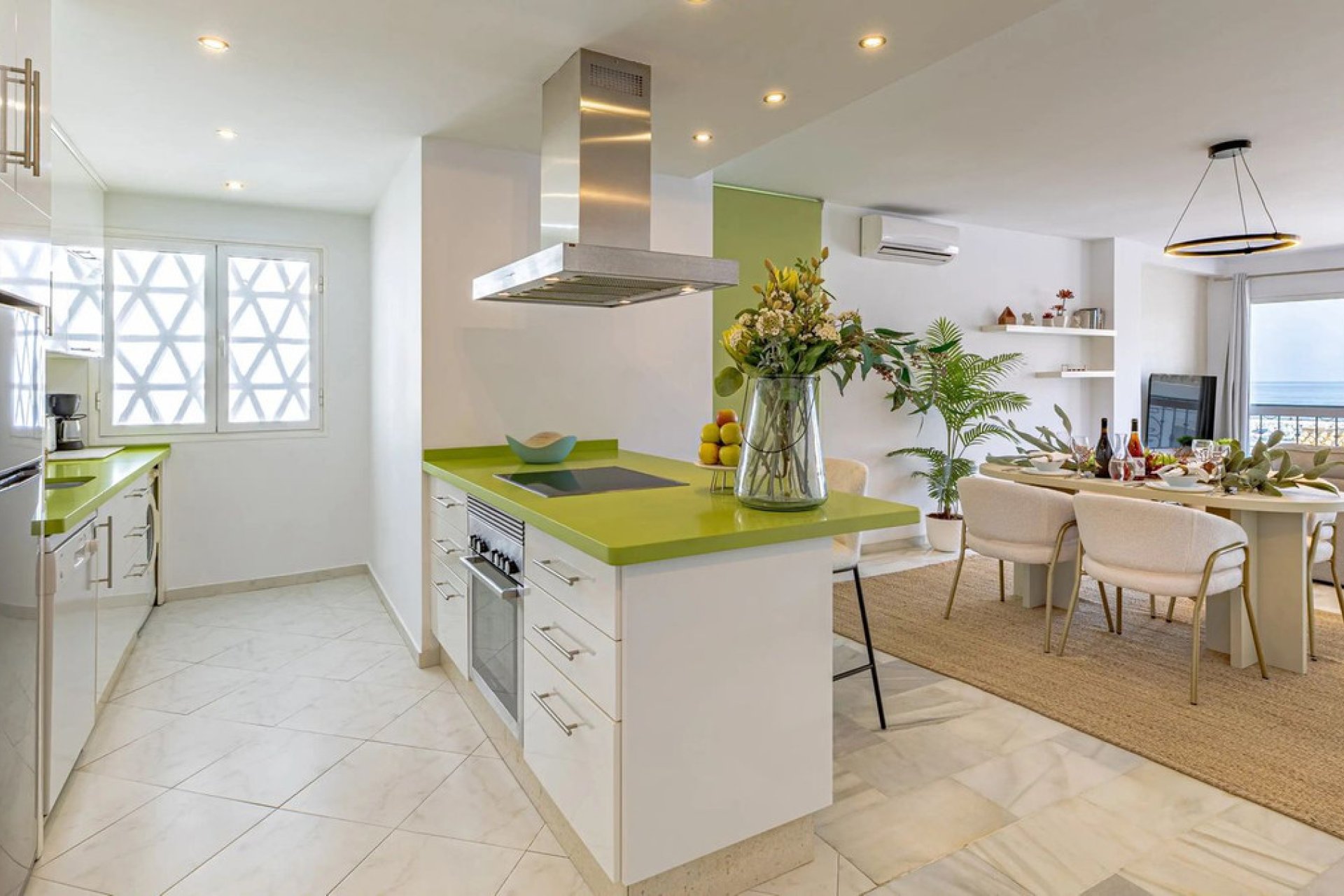 Resale - Apartment - Middle Floor Apartment - Marbella - Puerto Banús