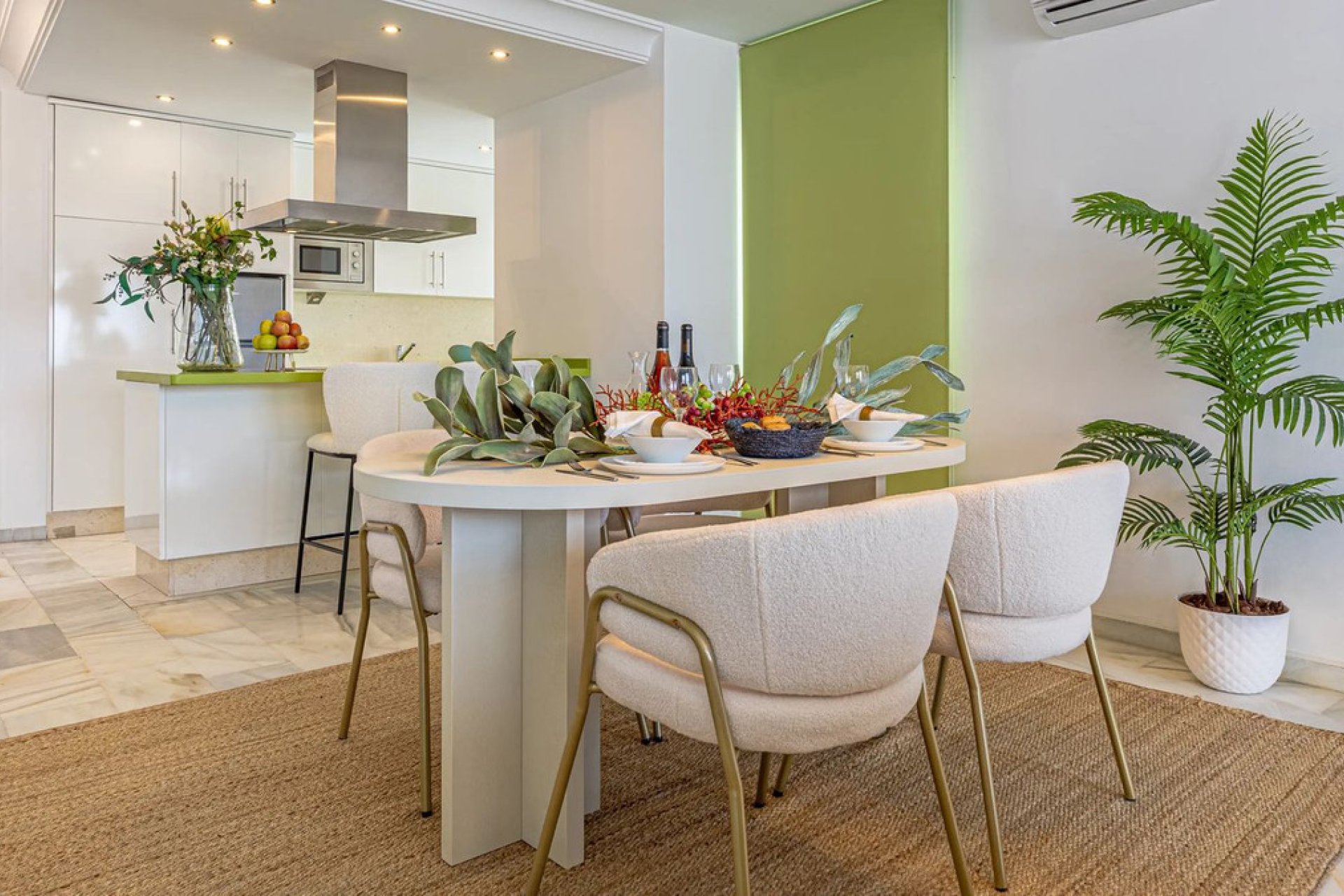 Resale - Apartment - Middle Floor Apartment - Marbella - Puerto Banús