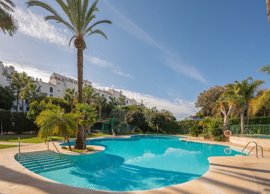 Resale - Apartment - Middle Floor Apartment - Marbella - Puerto Banús